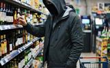 В Ярославле грабитель бросил в продавца магазина бутылкой вермута
