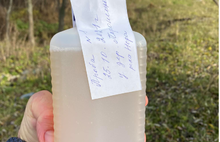 «Превышения в 10 раз»: депутат проверил воду, которая течет в Волгу рядом с мусорным полигоном в Ярославле