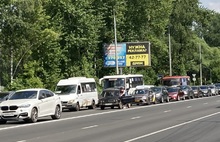 На Октябрьском мосту в Ярославле работает 9 человек