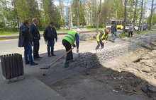 Время собирать камни: в Ярославле монтируют ограждение Юбилейного парка