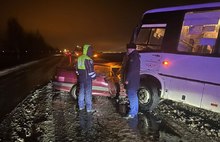 В ДТП с автобусом под Ярославлем пострадали 3 женщины и 2 мужчины