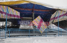 На Даманском в Ярославле из-за снега рухнула крыша аттракциона