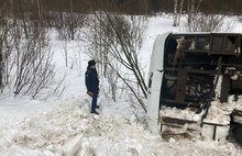 Появились фото перевернувшегося автобуса с детьми под Ростовом