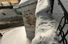 Ярославец жалуется на повреждения Губернаторского дома при чистке снега