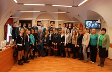 Школьники из Гаврилов-Яма встретились с сенатором в Ярославской областной Думе 