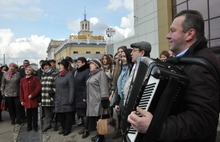 На вокзале Ярославль-Главный пели «Эх, дороги…»