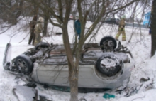 Смертельное ДТП в Ярославской области: легковушка улетела с дороги и сбила троих пешеходов