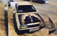 По Ярославлю ездит машина с дьявольскими номерами и портретом Путина