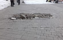 На площади Мира в Ярославле провалилась новая тротуарная плитка