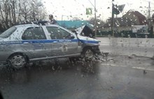 В Ярославской области полицейский автомобиль с включенными мигалкой и сиреной протаранил «Лексус»