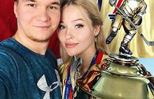Ярославский хоккеист Даниил Юртайкин привез Кубок Харламова своей девушке Дарье