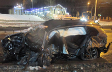Ночью в Ярославле «БМВ» влетел в отбойник: водитель погиб