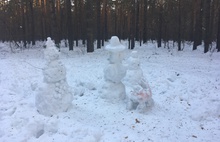 В Ярославле слепили снежную семью