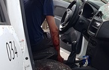 Вся машина в крови, водителя увезли на «Скорой»: в Ярославле опубликовано видео задержания клиента такси