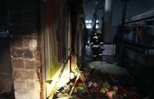 В МЧС распространили фото изнутри сгоревшего Дзержинского рынка