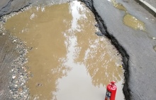 В Ярославле ямы на дорогах измеряют «огнетушителем Сашей»