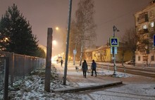 В Рыбинске самосвал с поднятым кузовом едва не убил человека – видео