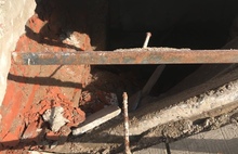 «Глубина два метра»: в Переславле обвалилась лестница при входе в магазин