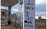 В Ярославле продолжается борьба с граффити на трамвайных остановках