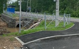 Ярославцы ждут автобусную остановку около дач