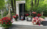 С букета у памятника министру Старовойту убрали ленту
